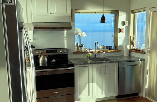 Campbell River House | Beach front Duplex on Stories beach near Campbell River