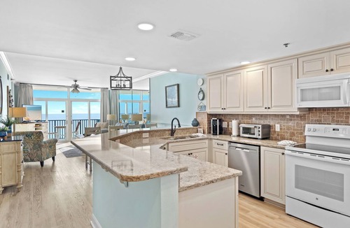 Destin Condo | Beach Front | Endless Views | Gulf Front Pool | Hot Tub