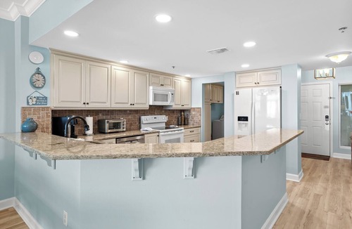 Destin Condo | Beach Front | Endless Views | Gulf Front Pool | Hot Tub