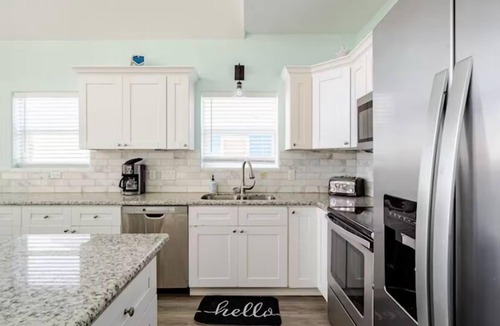 Gilchrist House | BEACH FRONT-House with loft