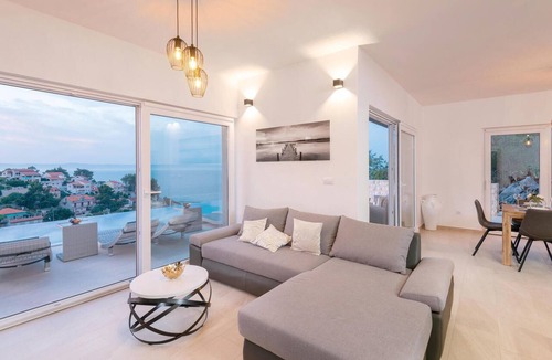 Prigradica House | Beach front home in Prigradica with sauna