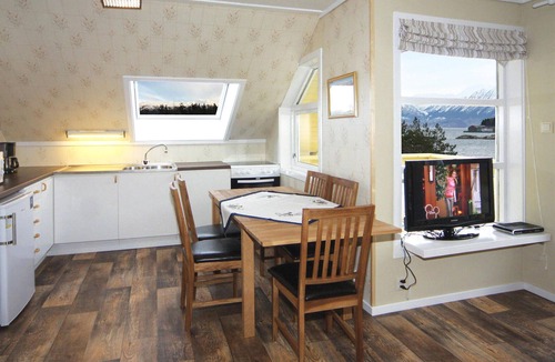 Hatlestrand House | Beach front home in Hatlestrand with sauna