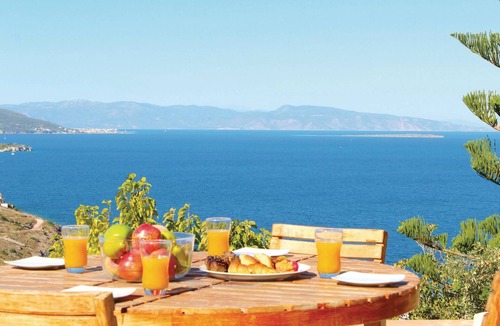 Kontos House | Beach front home in Perdika