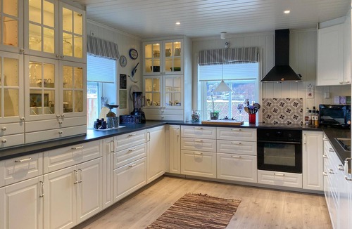 Vanylven House | Beach front home in Rovde with WiFi