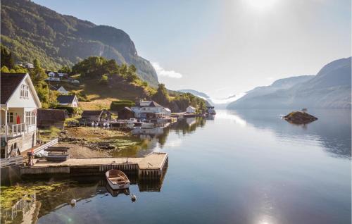 Suldal House | Beach Front Home In Vanvik With House Sea View