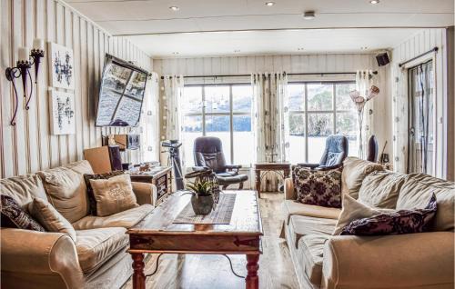 Suldal House | Beach Front Home In Vanvik With House Sea View