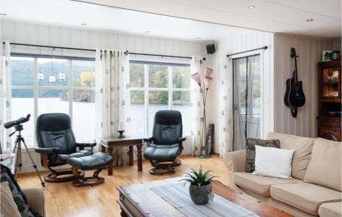 Suldal House | Beach Front Home In Vanvik With House Sea View