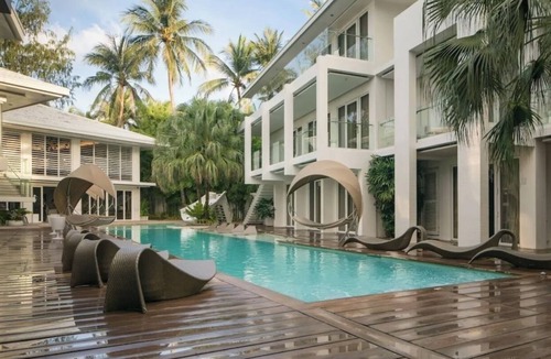 Balabag House | Beach front hotel