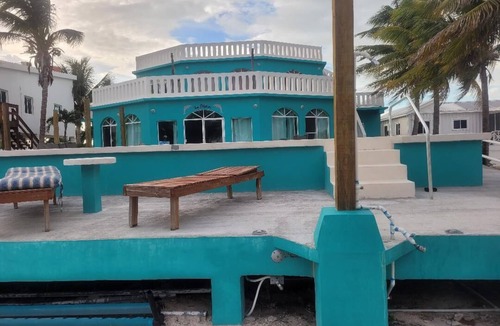 Boca Ciega Villa | Beach front in welcoming San Pedro w/AC, pool, fitness room, WiFi, kitchenette