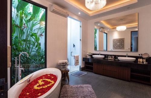 Mengwi House | Beach front Luxury Villa in Cemagi Beach