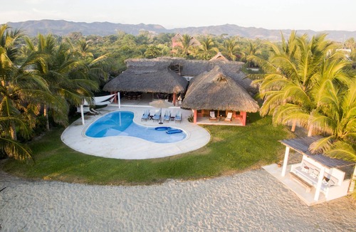 Barra de Colotepec Villa | Beach Front, Ocean Front Living, Affordable Price - Family Friendly