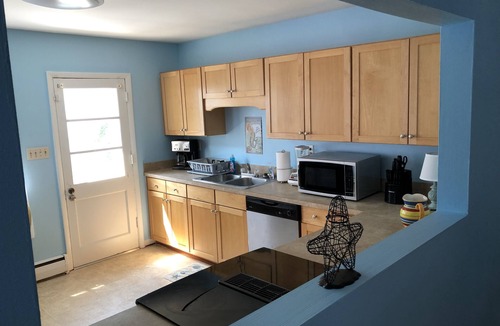 Cottage Line House | Beach Front on the Bay - Pet Friendly, Wi-Fi, Parking, Large Water front Deck