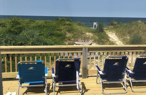 Cottage Line House | Beach Front on the Bay - Pet Friendly, Wi-Fi, Parking, Large Water front Deck