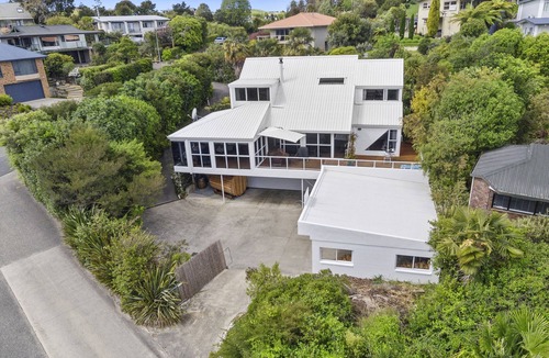 Kaiteriteri Apartment | BEACH-FRONT, Palms on-the-beach retreatSTUDIO unit 2 KAITERITERI.(Abel Tasman)
