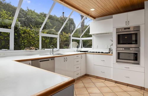Kaiteriteri House | BEACH FRONT Palms on-the-beach Main Beach House. KAITERITERI .(Abel Tasman)