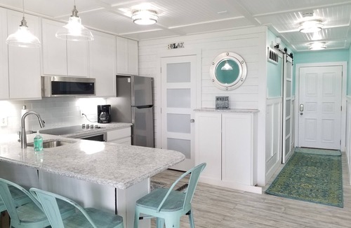 South Haven Condo | Beach Front, Pool, Short walk to Downtown. Look No more! Peaceful Paradise