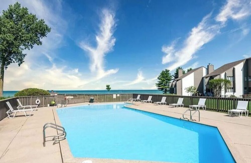 South Haven Condo | Beach Front, Pool, Short walk to Downtown. Look No more! Peaceful Paradise