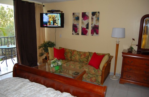 Williams Town Condo | Beach Front Studio For Rent in Freeport Grand Bahamas , Port Lucaya