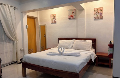 Oslob Apartment | Beach front Studio UnitnPet friendlynBig yard and cottage