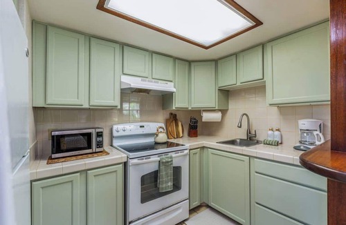 Wainiha Condo | Beach Front! Tunnels Beach Haven + Pool & Hot Tub!