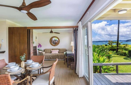 Wainiha Condo | Beach Front! Tunnels Beach Haven + Pool & Hot Tub!