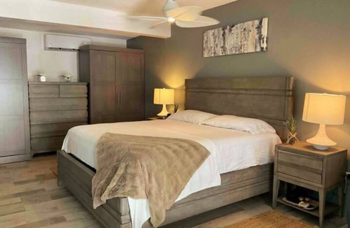 Runaway Bay Villa | Beach Front Villa