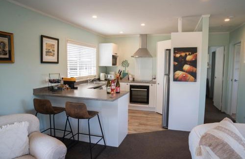 Te Awanga House | Beach Front Wine makers cottage