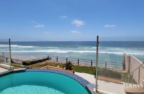 Triangulo de Oro Condo | Beach Front with Pool, Piano, Pool Table, Bar and Beach Access