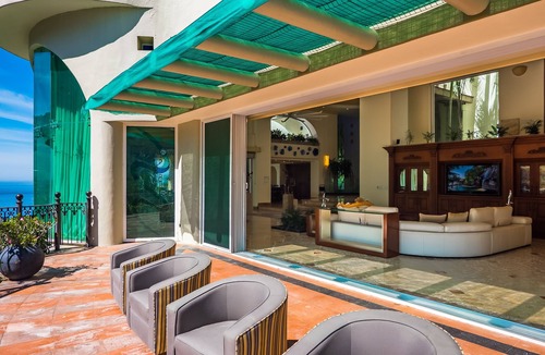 Boca de Tomatlan Villa | Beach Frontage Armonia Villa with stunning views
