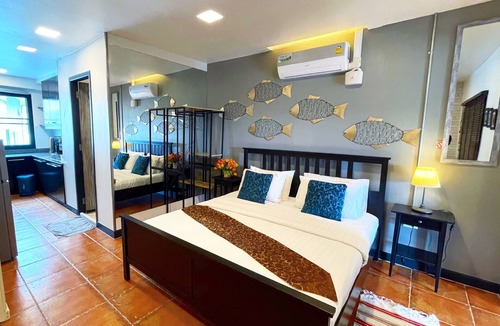 Na Kluea Hotel | Beach Gallery House