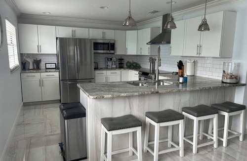 Indian Rocks Beach House | Beach Getaway. 2 Bedroom 2 Bathroom Sleeps 6. Pet Friendly