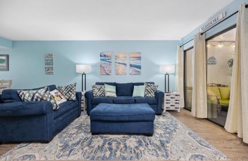 Myrtle Beach Apartment | Beach Getaway 3rd Floor Unit sleeps 4 King Bed