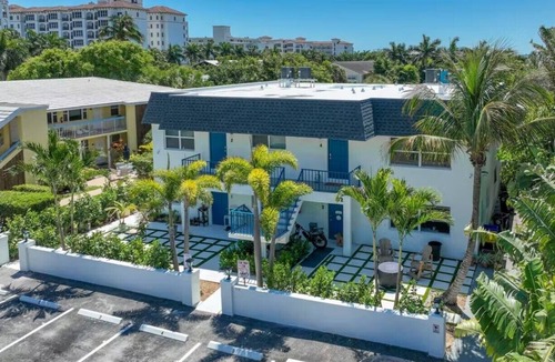 Palm Beach Shores Condo | 🌴 Beach Getaway | Hot Tub | Pets OK! | Fire Pit 🌴