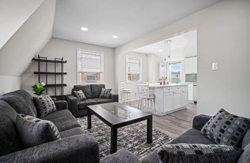 Southend House | Beach Getaway Parking 2 blocks to Beach