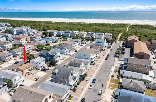 Southend House | Beach Getaway Parking 2 blocks to Beach