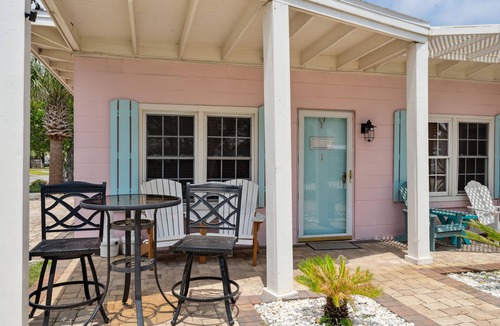 Laguna Beach Cottage | Beach getaway just 100 yards from the beach.