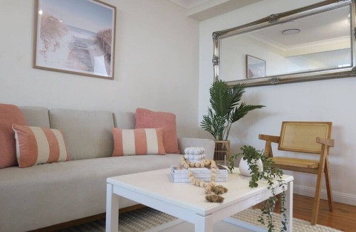 Mona Vale Apartment | Beach | Golf | Location