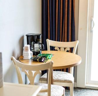Sturgeon Bay Hotel | Beach Harbor Resort