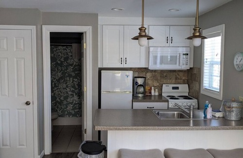 Sturgeon Bay Hotel | Beach Harbor Resort