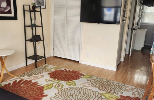 Holgate House | Beach Haven 1 bed - Memorial Day 5/20 to 6/23 - 4 1/2 weeks in paradise!