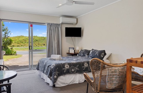 Papamoa Beach Cottage | Beach Haven - Papamoa Downstairs Unit