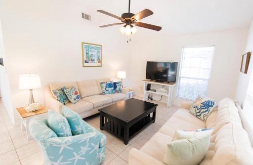 Gulfview Heights House | Beach Hideaway