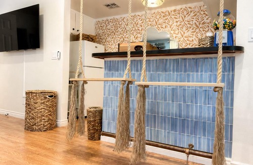 Gas Lamp Section Apartment | Beach Home with Gym and Cuddle Couch