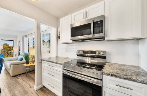 Venice Condo | Beach House Barcelona E- 3MINUTE WALK TO THE BEACH, clean & cozy