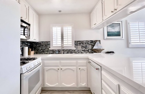 Silver Strand House | Beach House -Harbor Views -Magnificient RoofDeck!