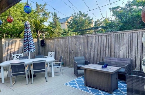 Seaview House | Beach house located in Ocean Beach/Seaview - steps away from the waves!