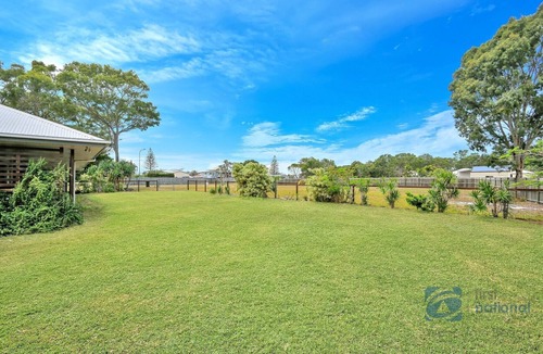 Woodgate House | Beach house one street from the Beach