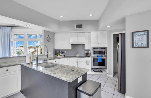 Madeira Beach House | Beach House Steps to the Sand | Sleeps 16 | Elevator