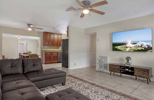 Sea Park Homes House | Beach House walking distance to beach entrance/Pet Friendly
