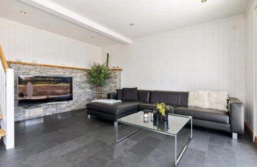 Holmsbu House | Beach House With Multiple Terraces In Holmsbu